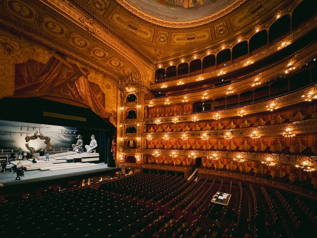 A large auditorium with a lot of seats and a projector screen